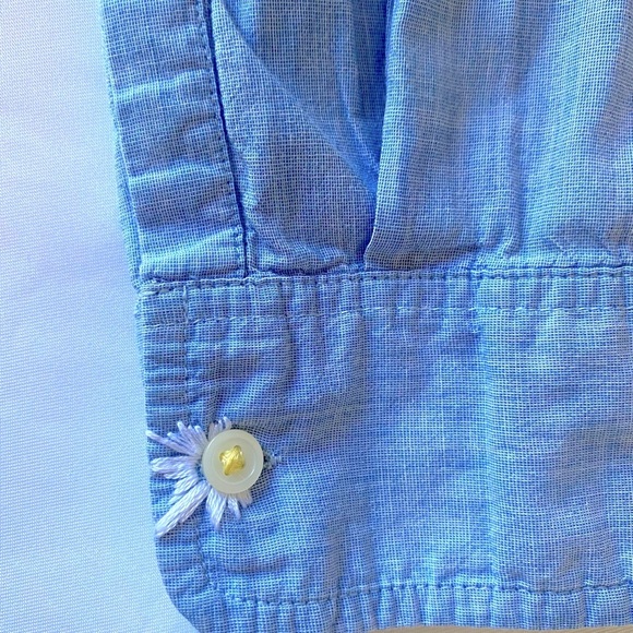 Hand embroidered daisy vine Gap light blue long sleeve shirt. Size M - Picture 7 of 7